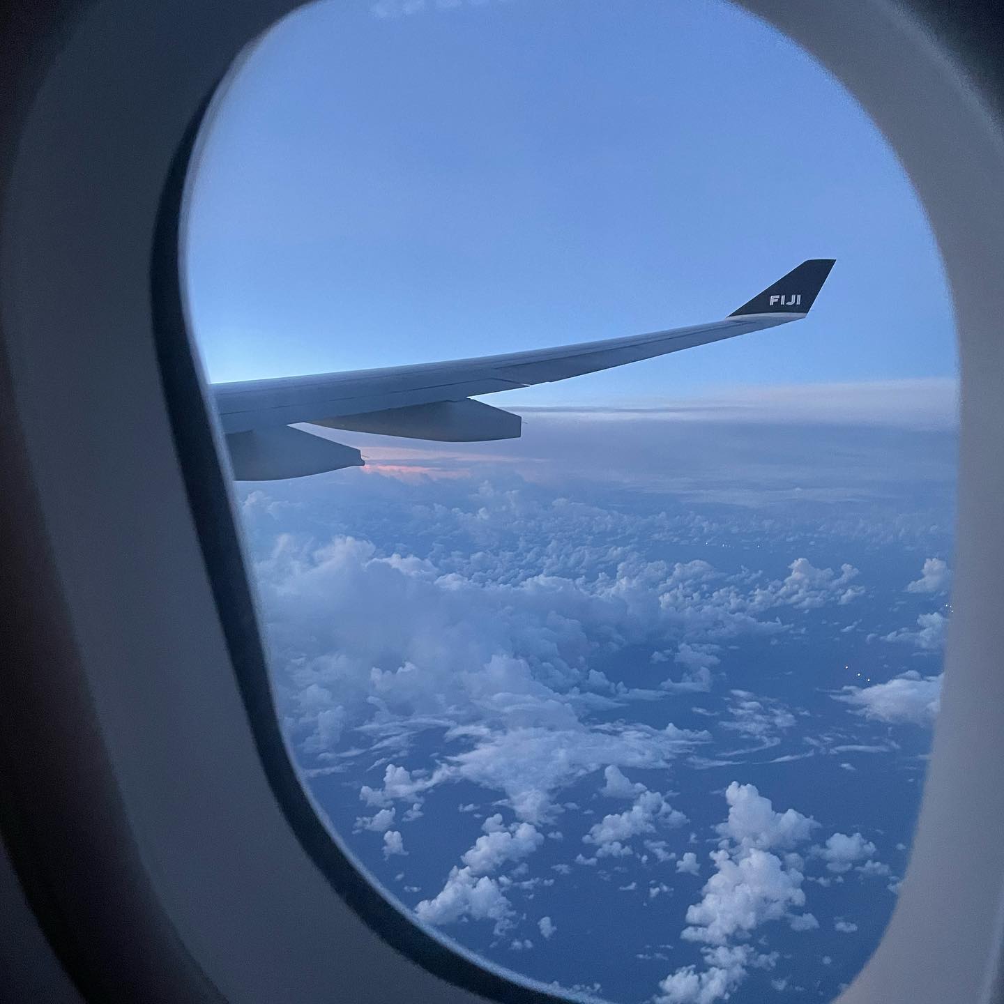 This view I already saw so many times the last 1,5 years! And it never gets boring 😍 
I hope to travel for much longer. But after Fiji and Australia.. Ow boy… 🙈 
I love it that I went all the way to the other side of the planet. But my bank account is not happy 🤣 
Now I’m in Bali I’m going to do some more slow traveling again. But unfortunately many countries in Asia only have 30 day visas. So traveling very slow is not possible. Also in Indonesia I’m going to extend my visa for only once. And after 2 months I need to leave the country 😭 Of course 2 months is not enough for Indonesia. So probably I fly back to Malaysia or Singapore with the cheapest flight and after that back to Indonesia! 👍🏻👍🏻 Because I want to see Lombok, Flores and the Komodo Islands and maybe Java and maybe Sumatra.. 😂 Which Indonesian island is your favorite island? 

#travelislife #roundtheworldtrip #airplaneview #wereldreis #reizen #travelmore #backpackersintheworld #travelingthroughtheworld #reisefieber #reisverslaafd #reiswijven #passportlife #backpackinglife #viewstodiefor #passportready #reizenoverdewereld #instatraveling #igdaily #wanderer #indonesie #travelslow